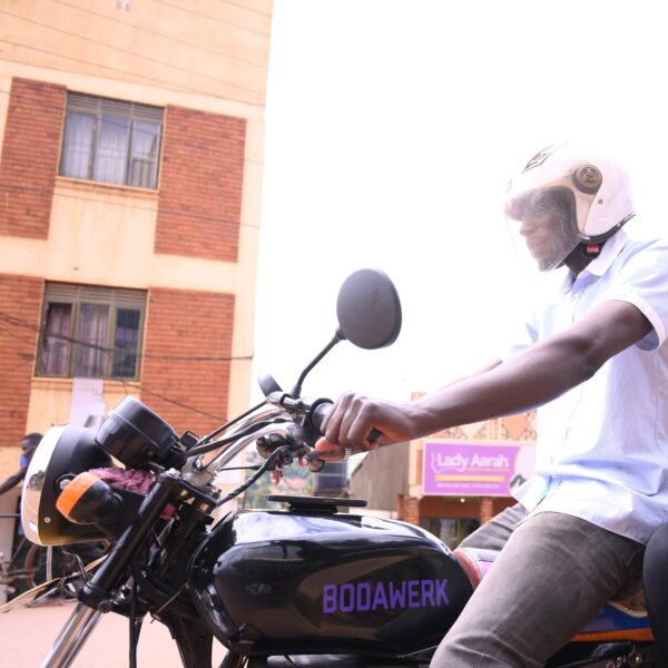 Estimular os novos motociclos do Uganda